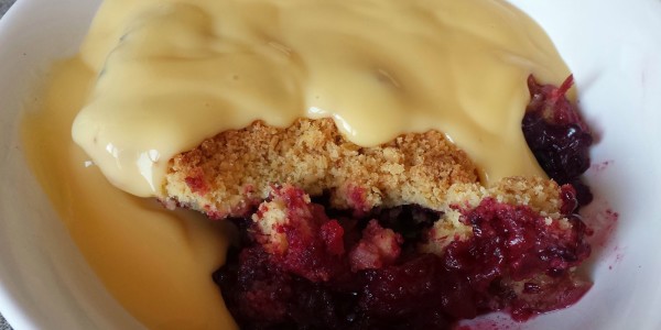 Momas Kitchen Blackberry & apple crumble